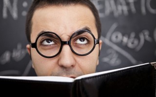 眼镜度数低了有什么危害，眼镜度数低了有什么危害？