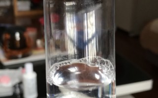 隐形护理液瓶子怎么开，隐形护理液瓶子怎么开盖